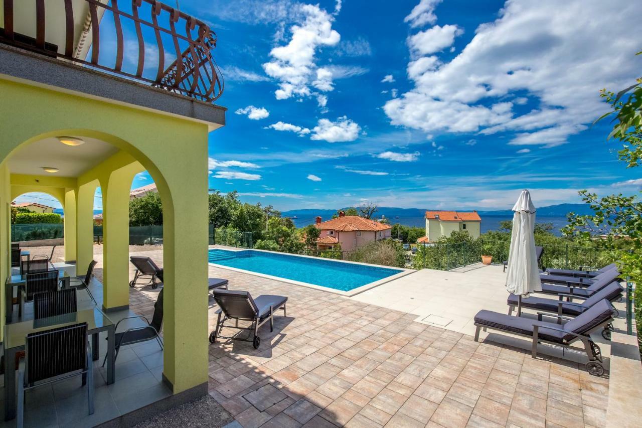 Luxury Apartments Kostrena With Pool Bagian luar foto